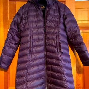 Clean knee-length down jacket